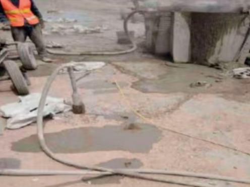 江北水泥混凝土路面板底注浆技术 路面脱空注浆整治方案